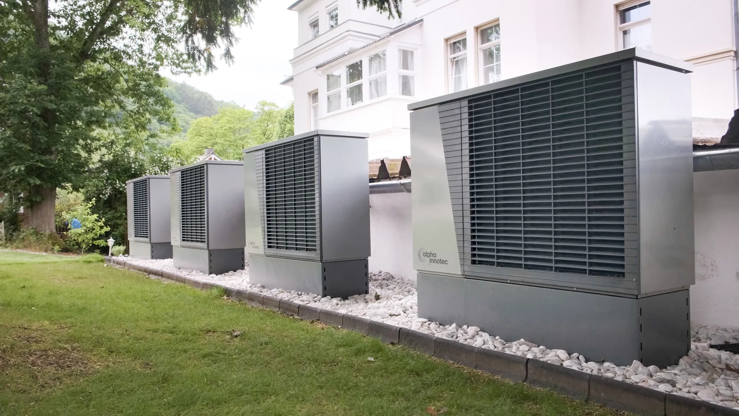 Water Chillers, Coolers & Heat Pumps